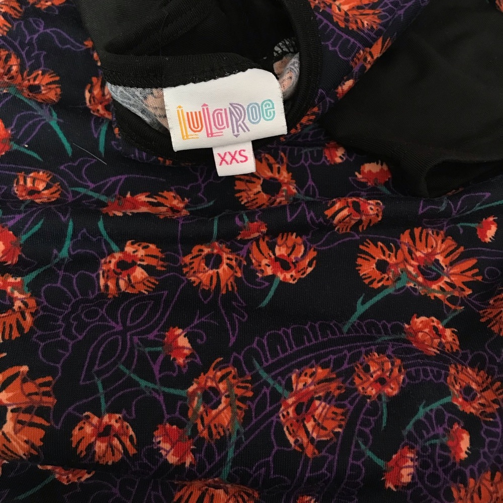 LuLaroe Randy Top - Picture 2 of 2